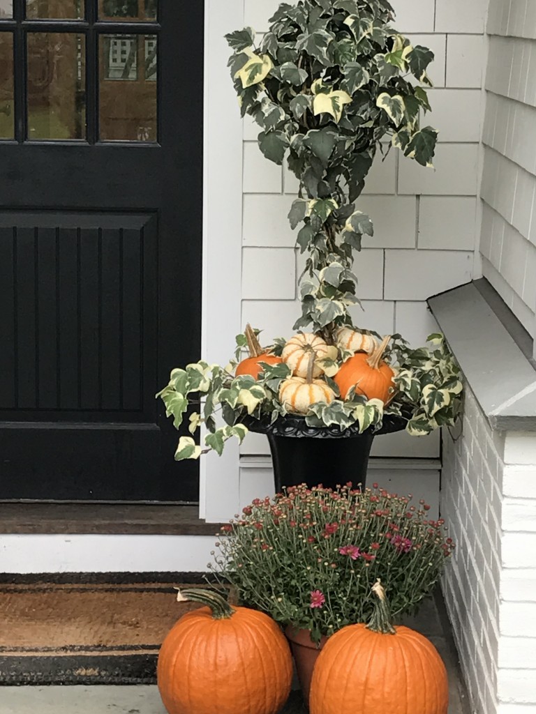 Outdoor Fall Decor Inspiration {from PPT} - Hello Lovely