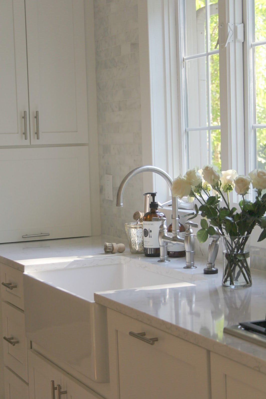 How To Choose The Right White Quartz For Kitchen Countertops Hello Lovely