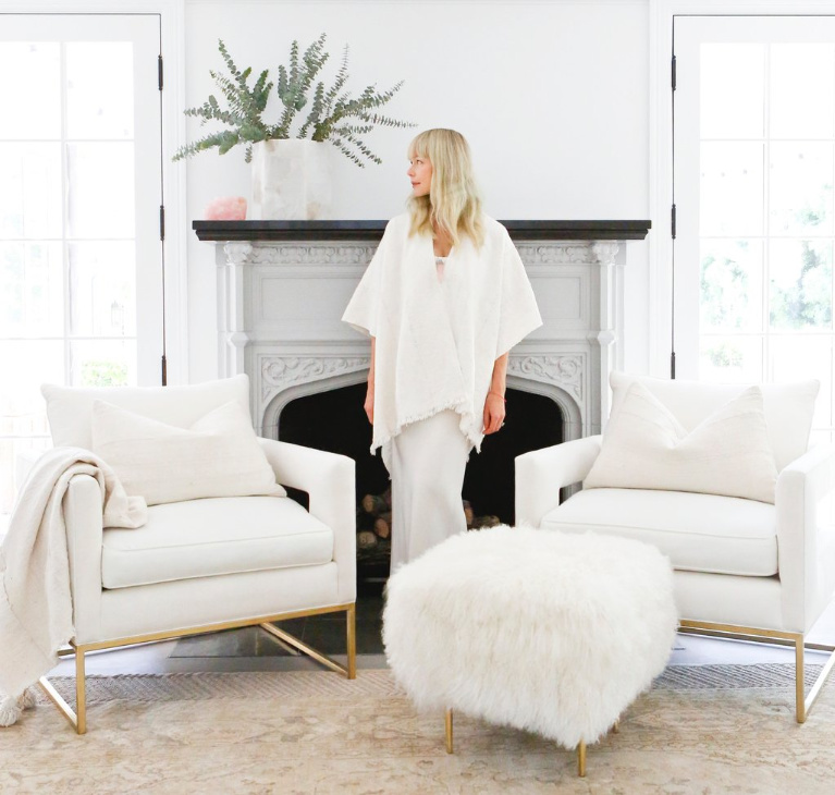 Midcentury modern style in a modern farmhouse living room. Erin Fetherston's gorgeous all white California farmhouse with inspiring decor and furniture. #whitelivingroom #interiordesign #modernchairs #interiordesign #allwhitedecor