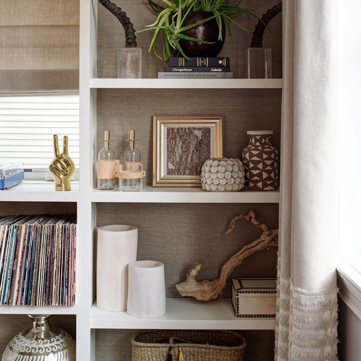 Built-in shelves with grasscloth wallcovering. Check out: Cari Giannoulias: Layered, Livable, Lovely Luxe! Beautiful interior design inspiration from Chicago designer Cari Giannoulias on Hello Lovely Studio. #hellolovelystudio #interiordesign #carigiannoulias #chicagodesigner #interiordesigner #sophisticateddecor #understated #luxurydecor