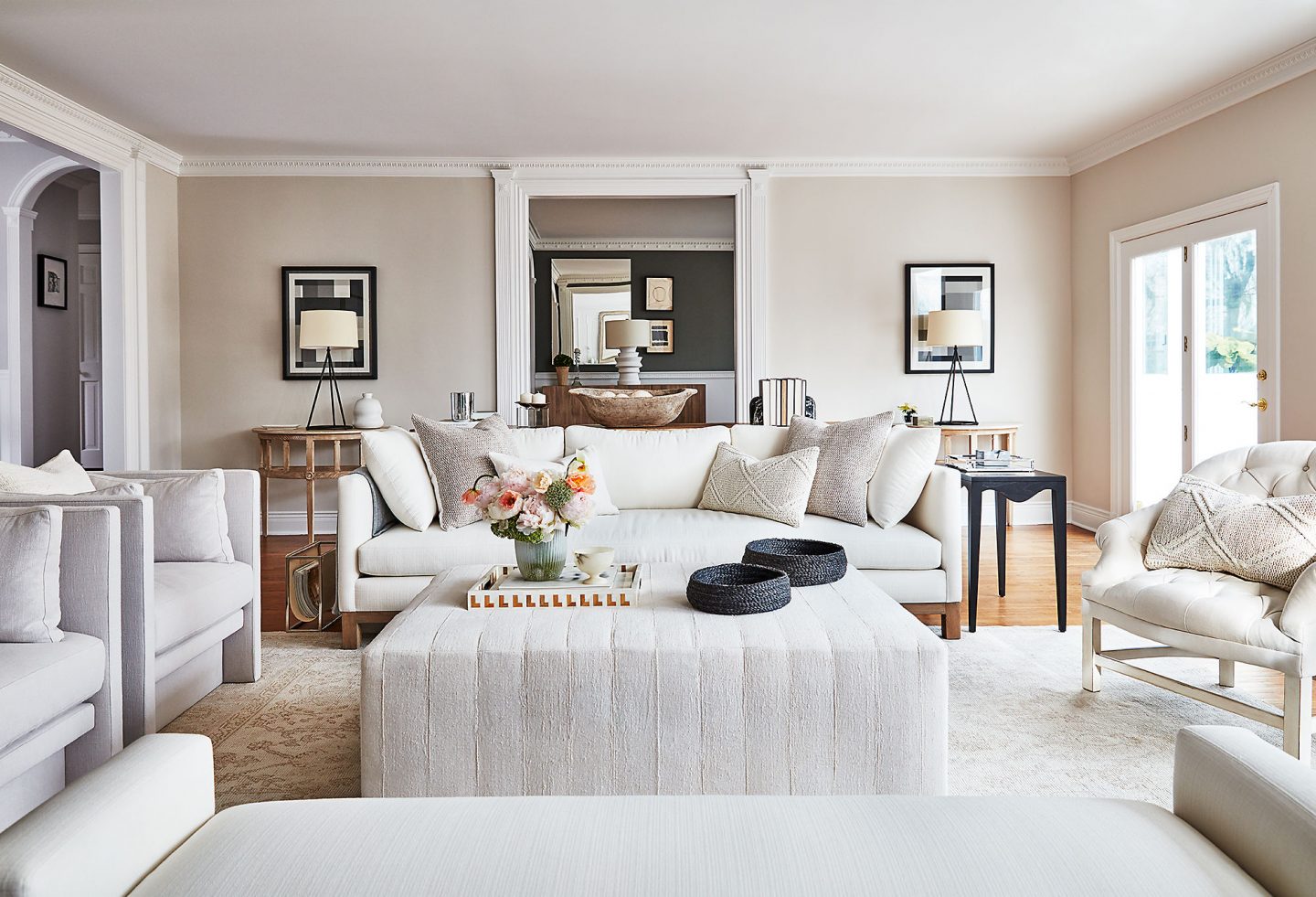 White Sophisticated Living Room Design 1440x981 