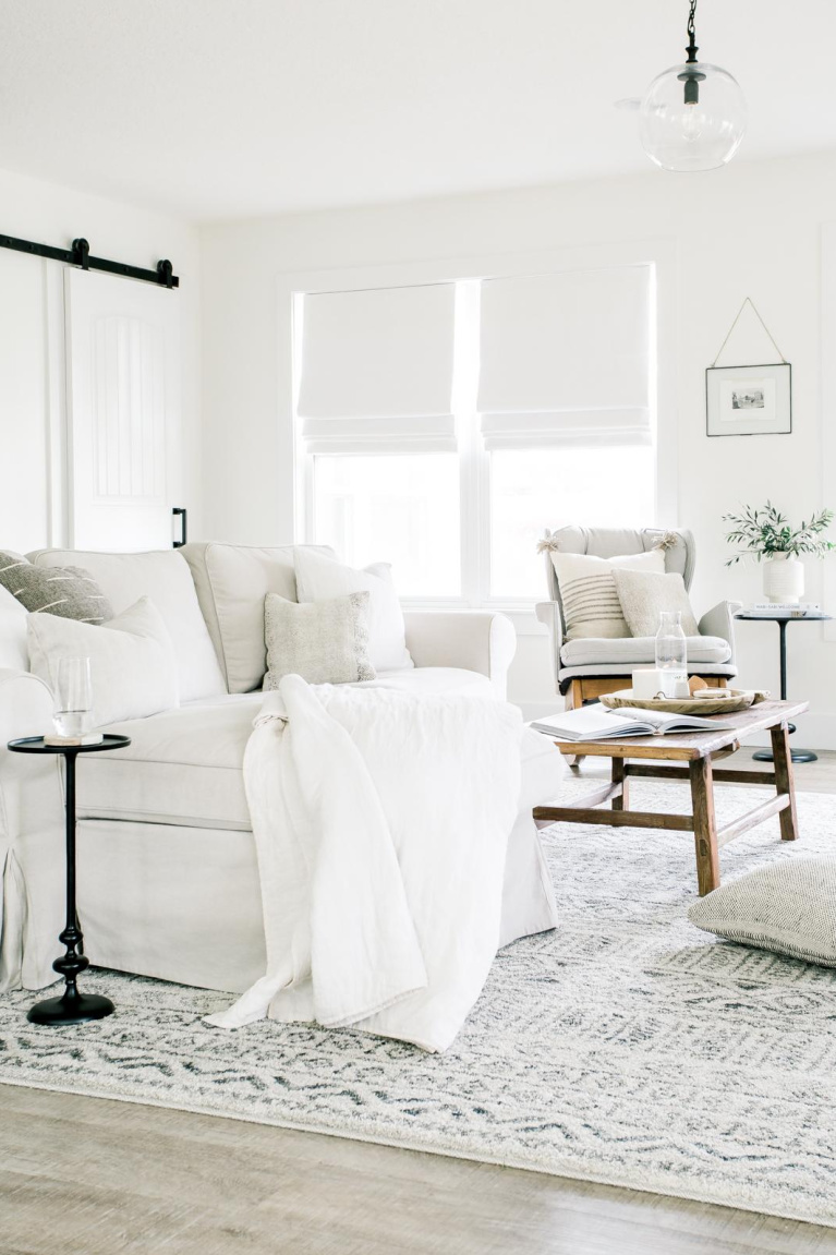 Bright white walls in living room are Benjamin Moore Chantilly Lace - Jacquelyn Clark. #bestwhites #benjaminmoore #chantillylace #paintcolors #livingroom