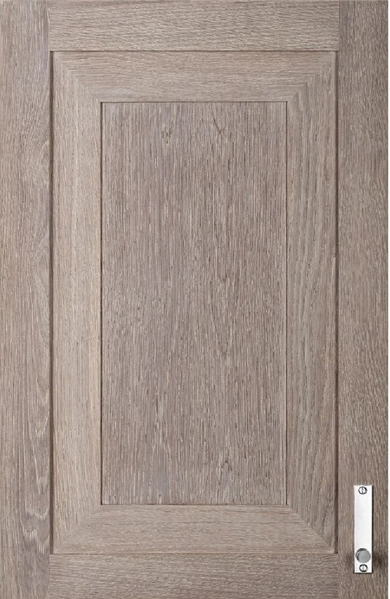 Solid oak cabinet door handmade by L'Atelier Paris. #bespokekitchen #oakcabinetdoor #customcabinets