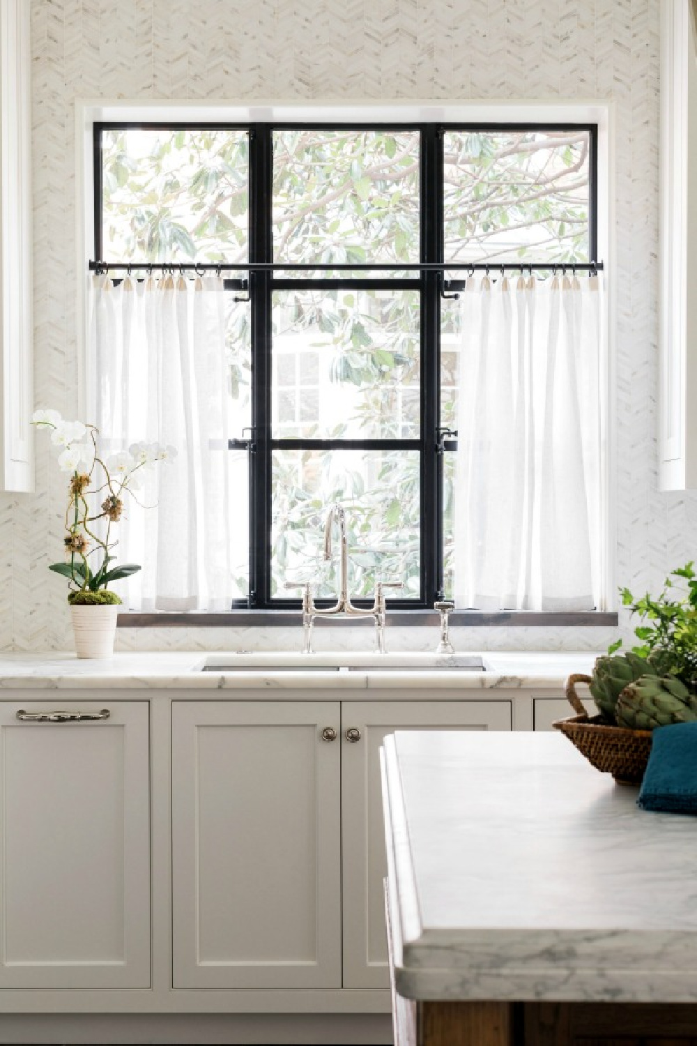 Black And White Kitchens: A Timeless Trend That Serves Every Style!