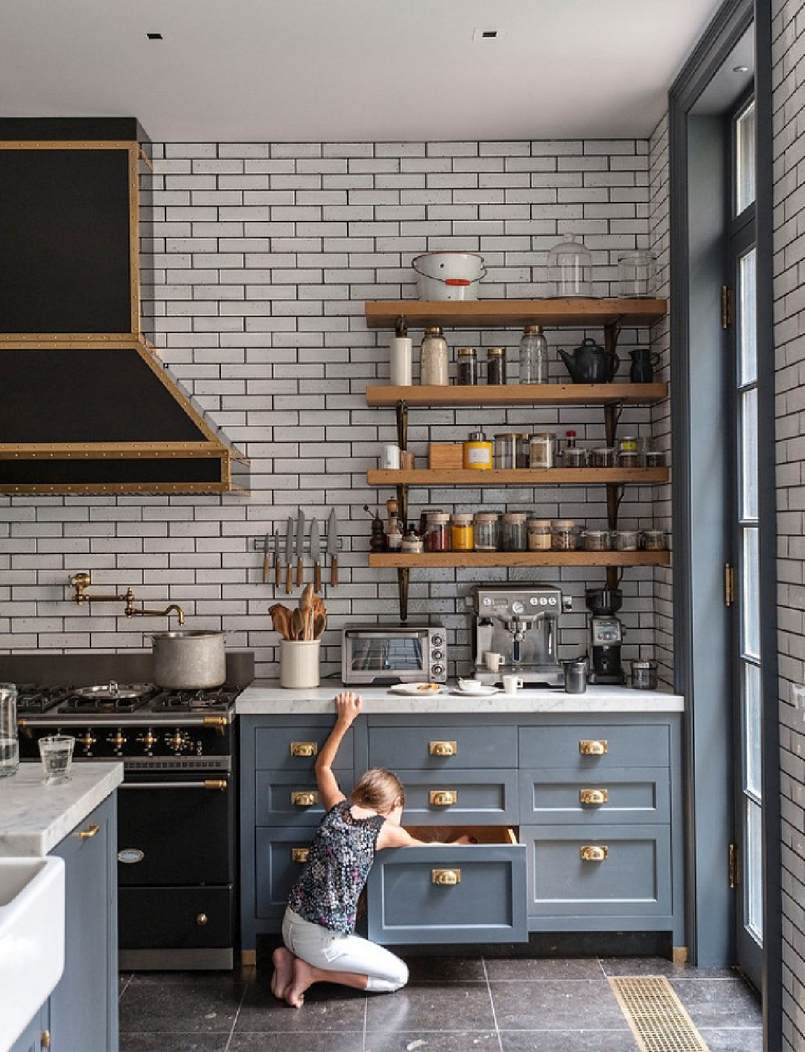 Blue and White Kitchen Decor Inspiration {40 GORGEOUS Ideas Now