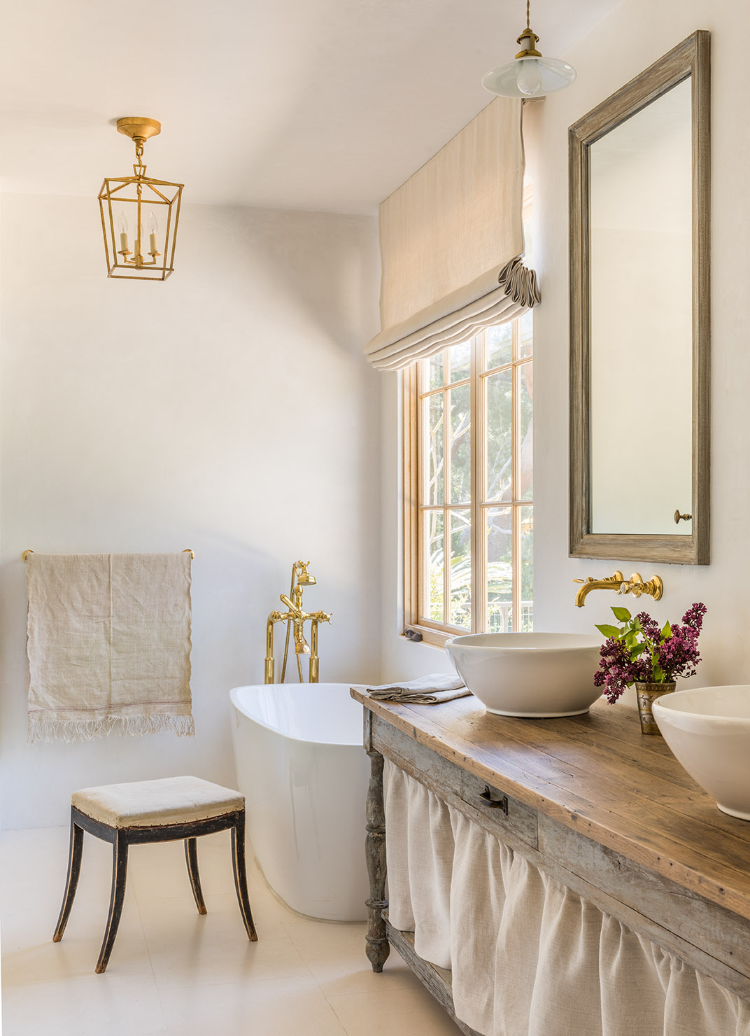 Breathtaking, timeless, and tranquil bathroom design with natural materials, European antiques, and bespoke design from Giannetti Home. #bathroomdesign #europeancountry #sophisticatedstyle #brookegiannetti