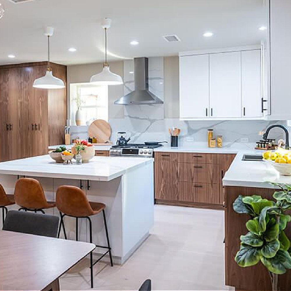 Two tone kitchen (white and wood) in Jen and Alex's Property Brothers Forever Home renovation with ARInteriors (Anna Rosemann). Episode 504. #scandikitchen #twotonekitchen