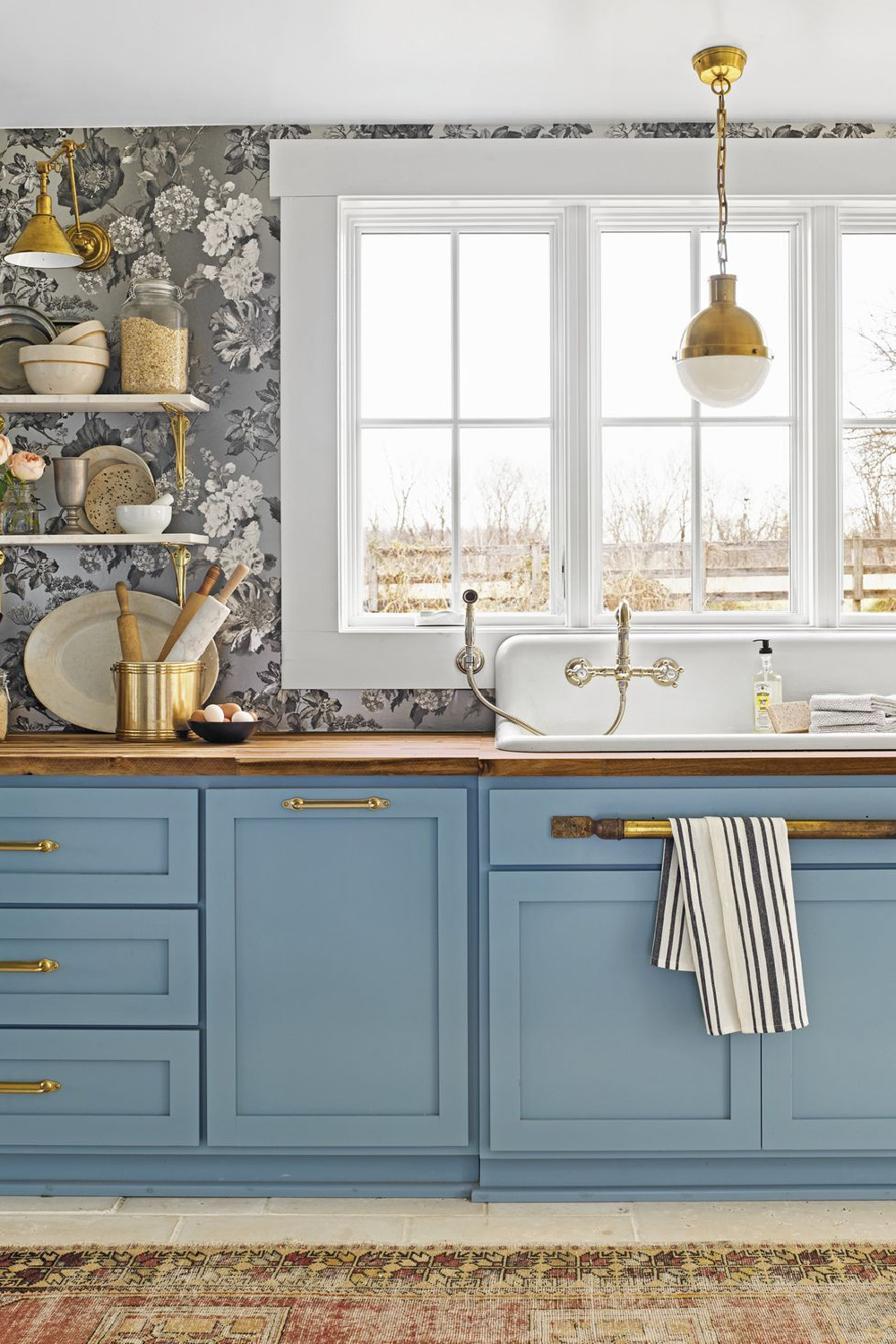 Benjamin Moore's Stratton Blue kitchen cabinets