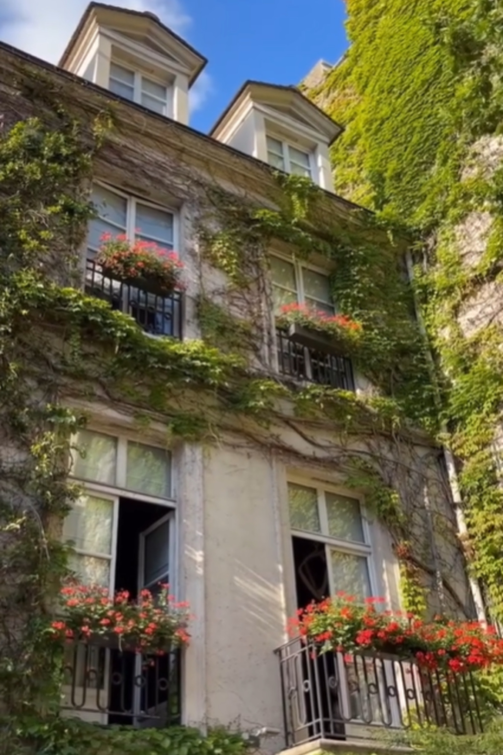 Facade with climbing jasmine vines - Pavillon de la Reine & Spa. #parishotels #lesvosges #lemarais -