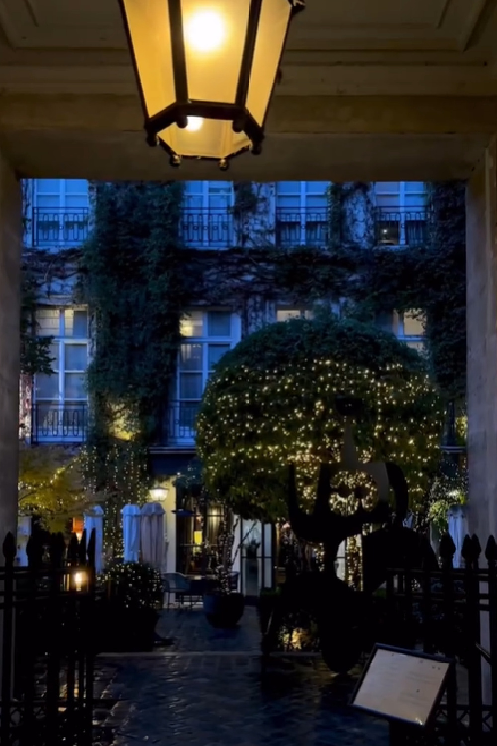 At night: Pavillon de la Reine & Spa. @spacedmagazine #parishotels #lesvosges #lemarais