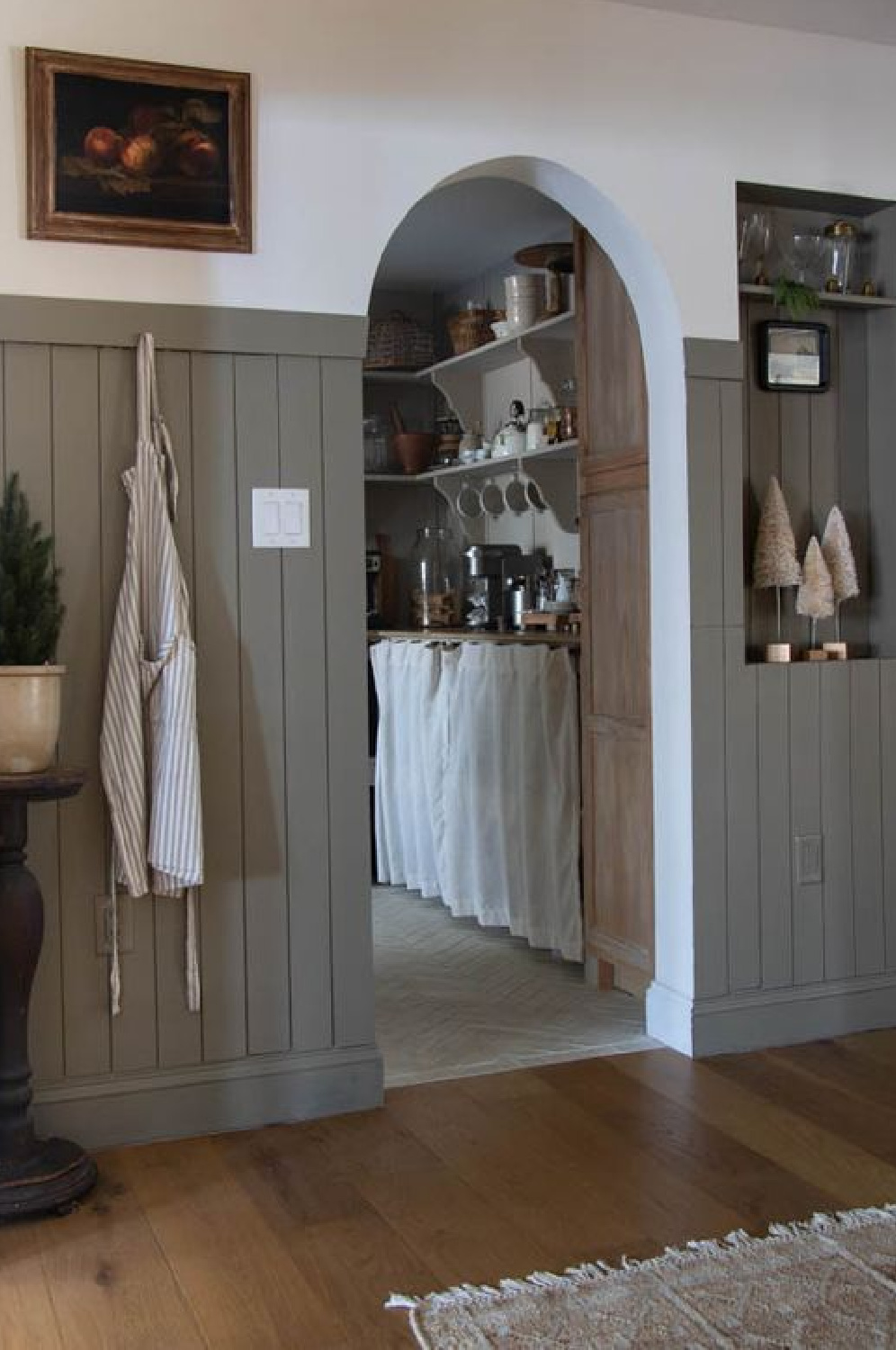 Cozy kitchen pantry with archway and English country style - via Nikkisplate. #englishcountry #cozypantry #europeancountry