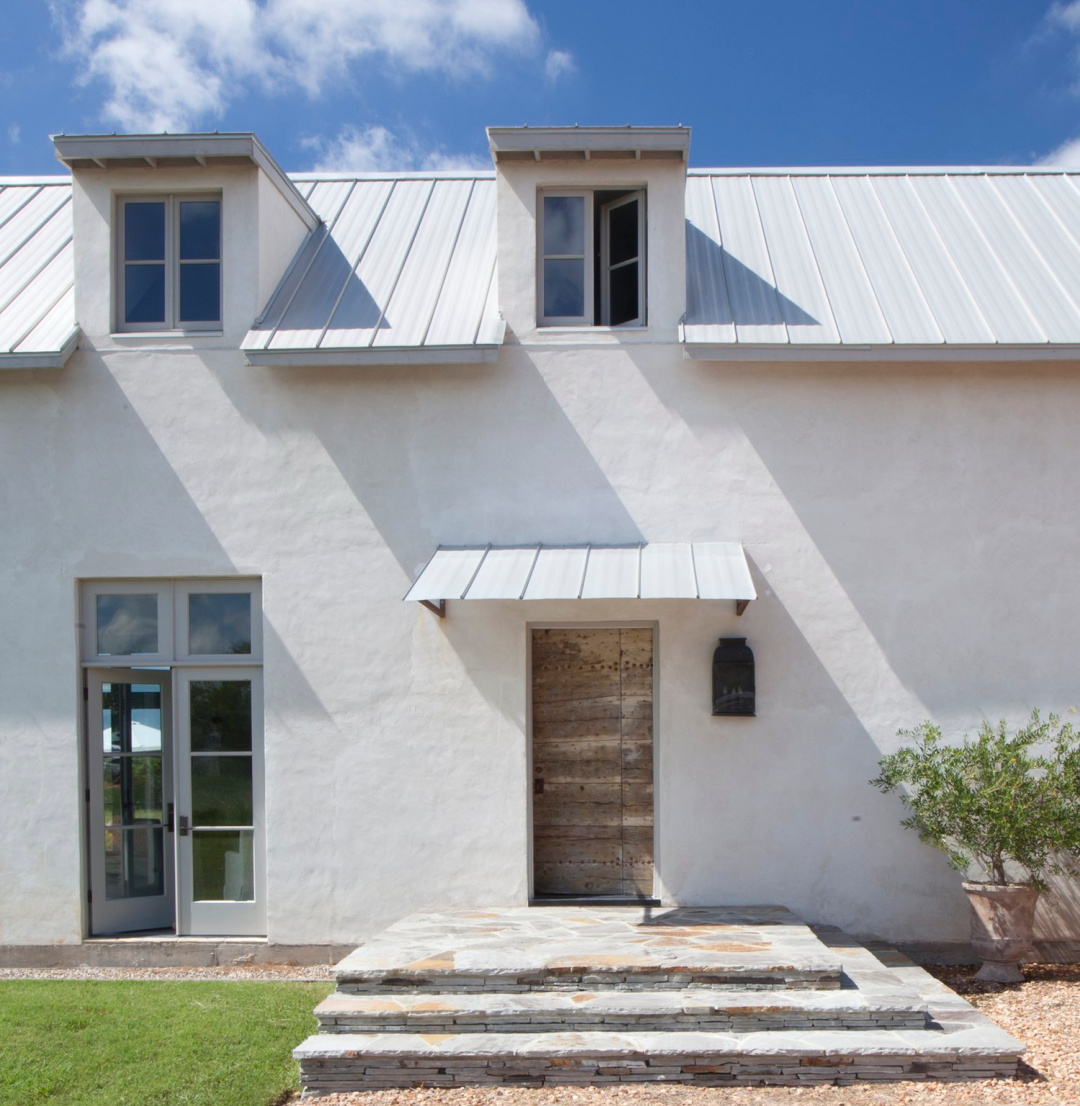 Stucco exterior of Eleanor Cummings designed modern French farmhouse near Round Top, TX in MILIEU magazine. #modernfrench #europeancountry
