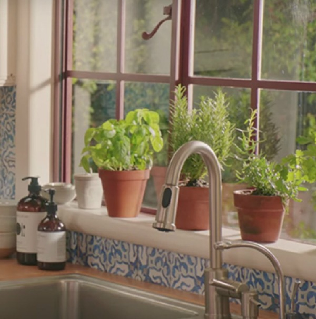Kitchen sink and windowsill with plants in HOME AGAIN kitchen - Nancy Meyers (Open Road Films, 2017). #homeagainmovie #nancymeyerskitchen