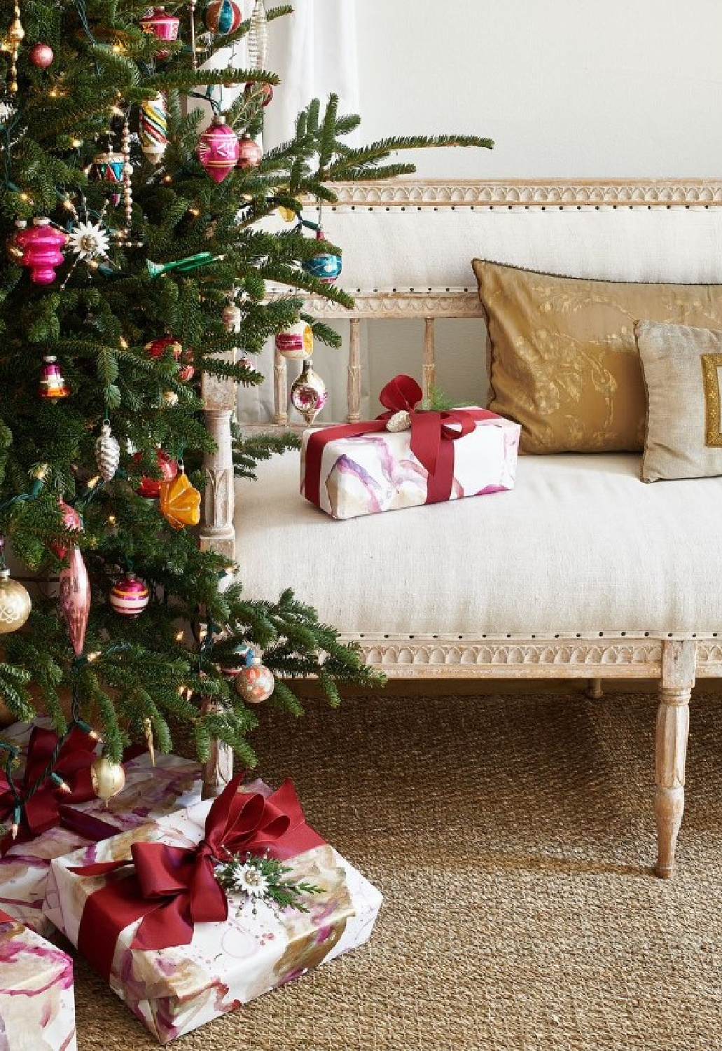 Christmas tree with antique bench and pillows from Vbiz - @julieneilldesigns. #oldfashionedchristmas