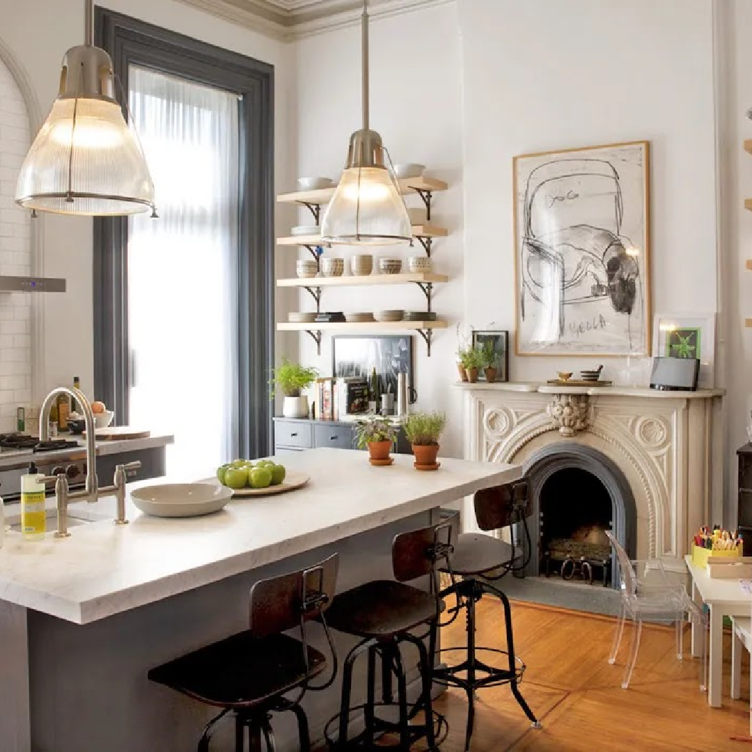 Nancy Meyers kitchen in a Brooklyn brownstone from THE INTERN (Warner Bros., 2015). #nancymeyerskitchen