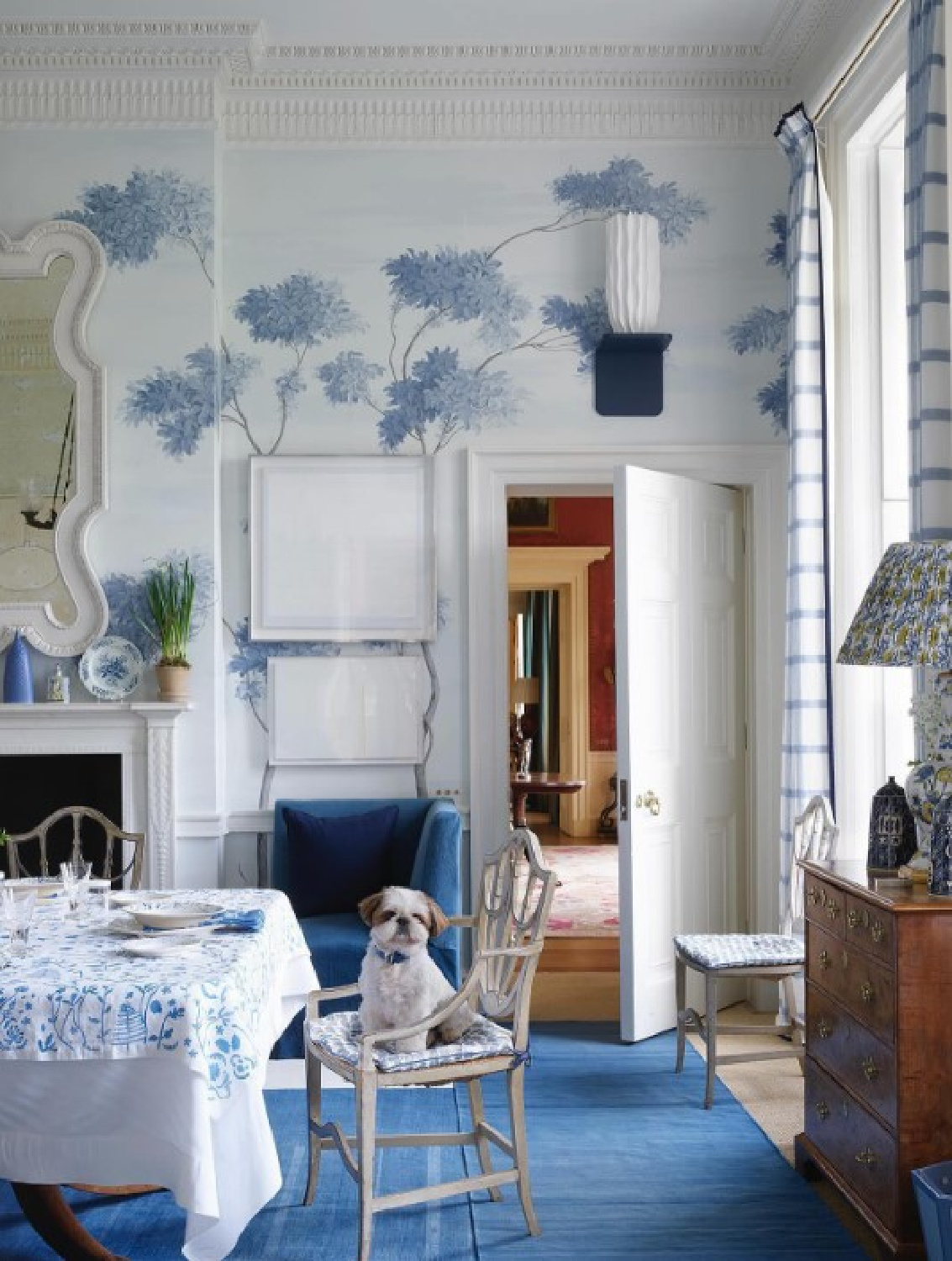 Beautiful blue and white dining room with wallpaper and traditional style - Carole Bamford's home in @bazaaruk, photo by Simon Upton.