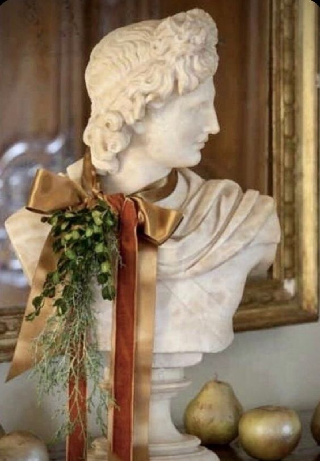 Holiday decorated classic statue bust - Le Cultivateur. #frenchchristmas