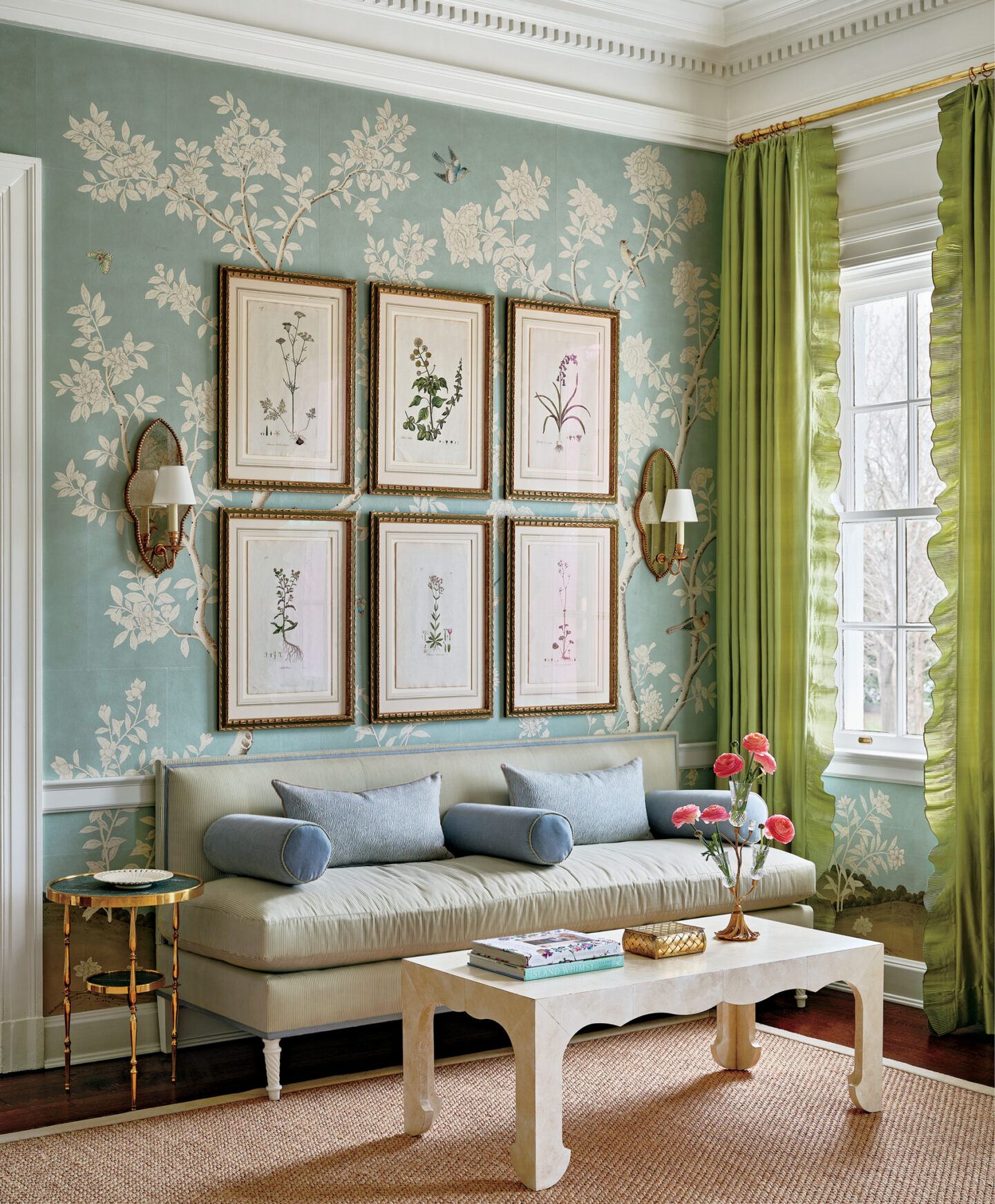 Elegant bespoke design featured in THE ART OF GRACIE: Handpainted Wallpapers, Timeless Rooms (Rizzoli, 2024). #graciestudio #handpaintedwallpapers