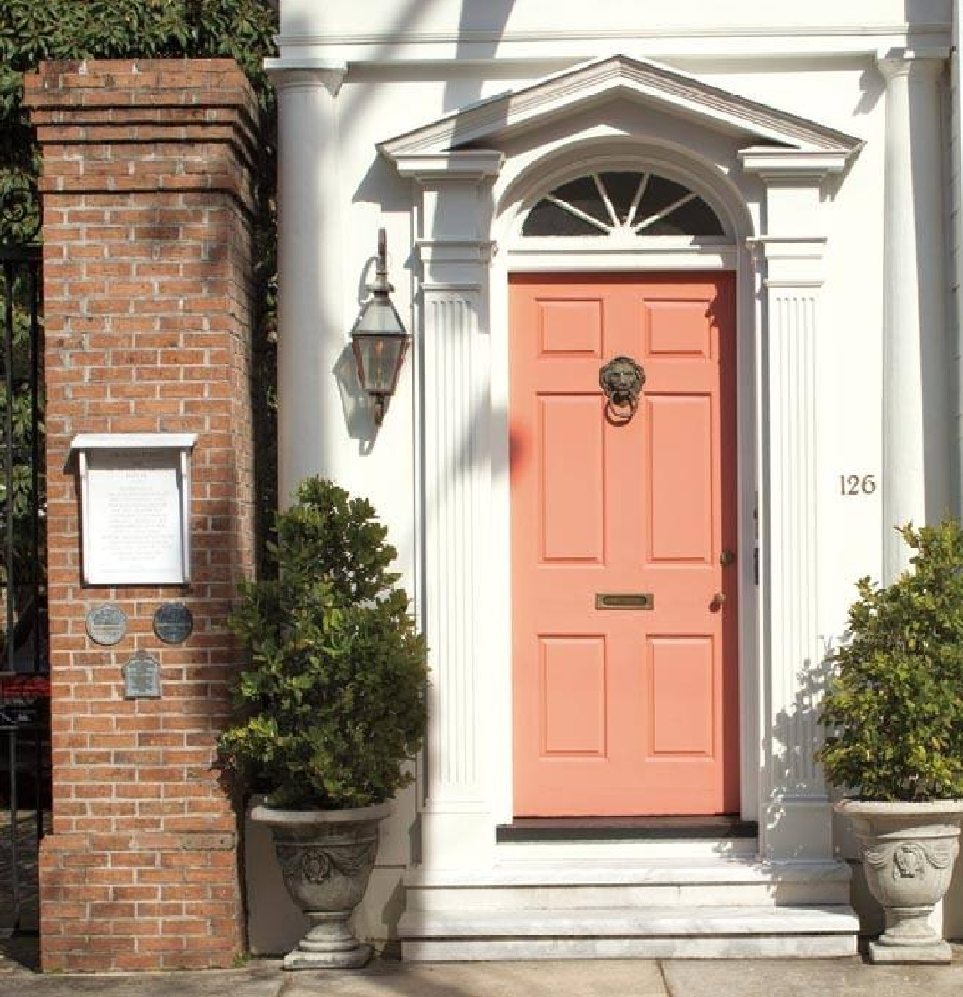 Lovely exterior with Benjamin Moore Chantilly Lace and Coral Spice. #chantillylace #coralspice #frontdoorcolors