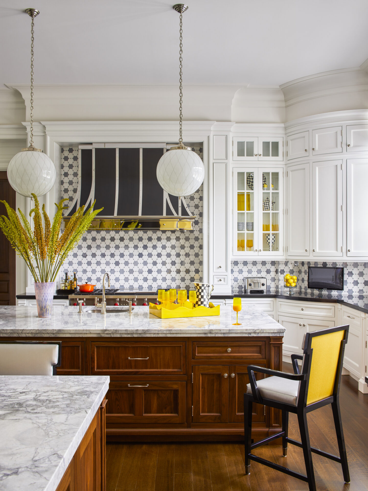 Lovely bespoke kitchen with yellow accents and globe pendants over island featured in CULLMAN & KRAVIS INTERIORS Lee Cavanaugh, Sarah Ramsey, Alyssa Urban (Rizzoli, 2024).