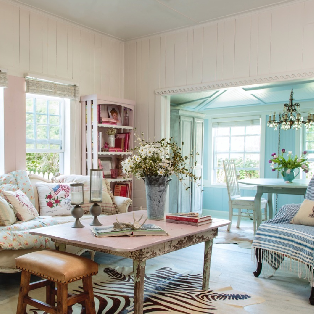 Fifi O'Neill's charming Florida cottage with turquoise accents and romantic country decor. #romanticcottage #countrycottage #romanticdecor