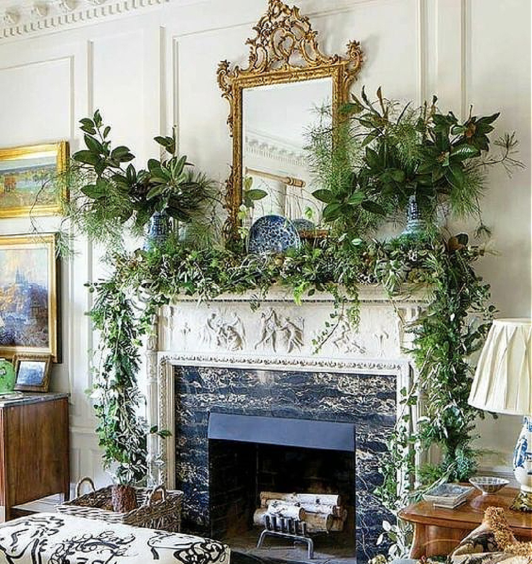 TheGlamPad - Christmas decorating with citrus, greenery, and old fashioned charm. #holidaydecor