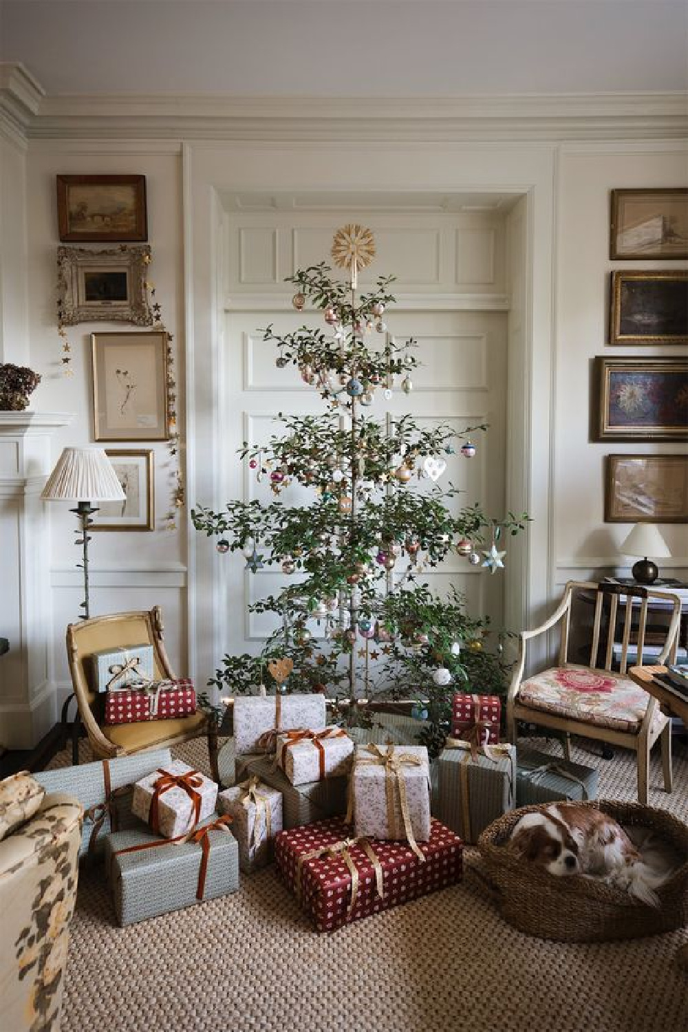 Jacquelyn Clark - Christmas decorating with citrus, greenery, and old fashioned charm. #holidaydecor