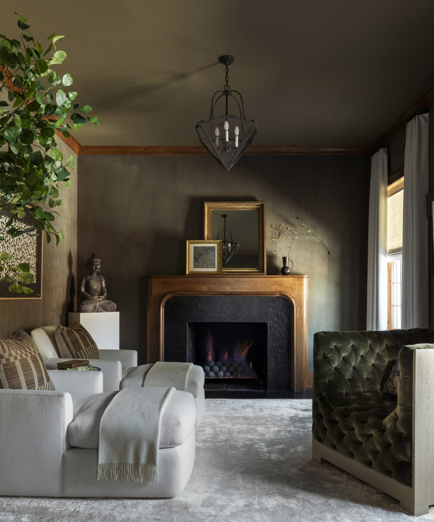 Marie Flanigan designed moody deep green living space in THE PERFECT ROOM (Rizzoli, 2024). #marieflanigan #greeninteriors #moodygreen