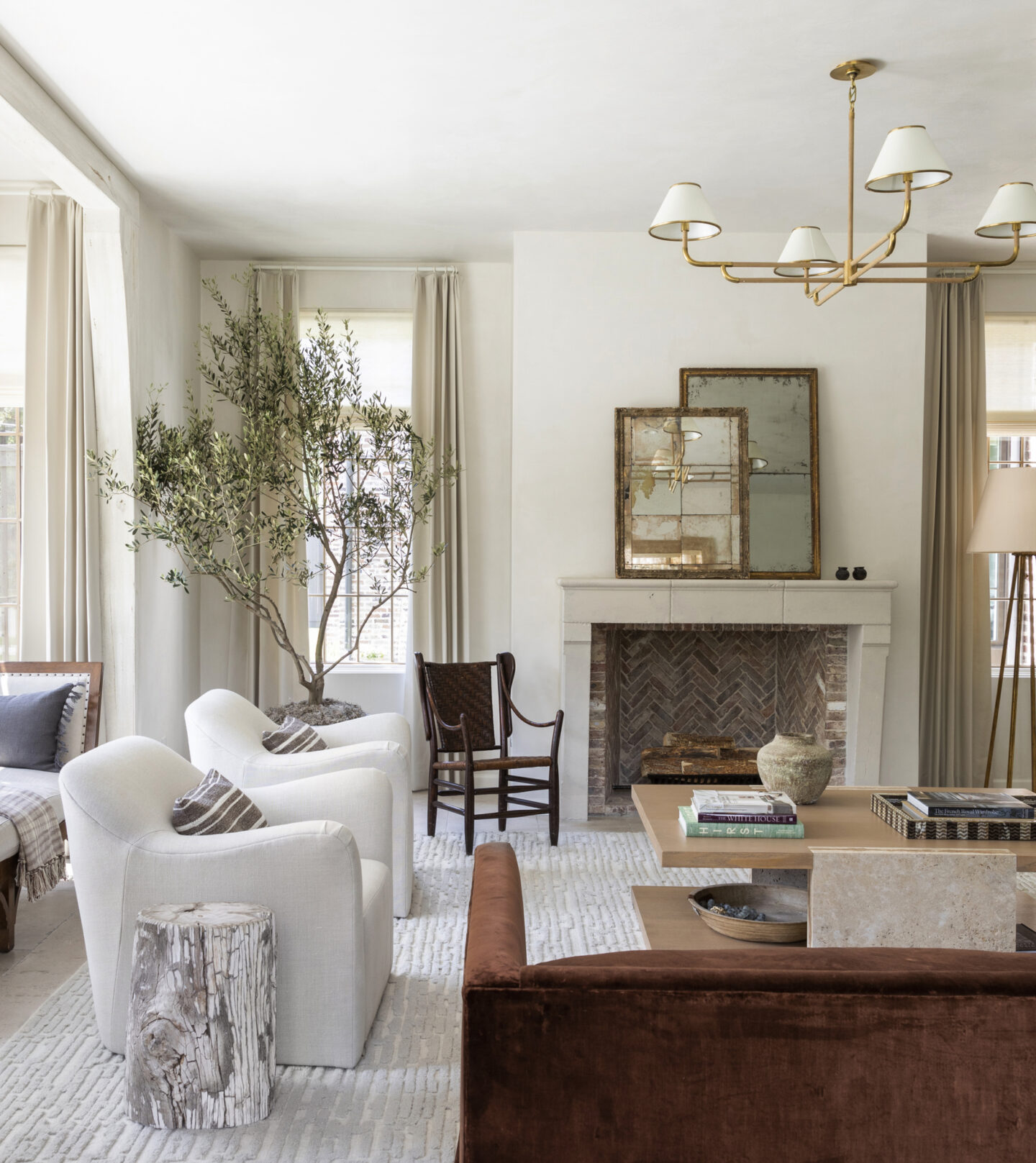 Lovely modern French style living space with French fireplace by Marie Flanigan - THE PERFECT ROOM (Rizzoli, 2024). #modernfrench