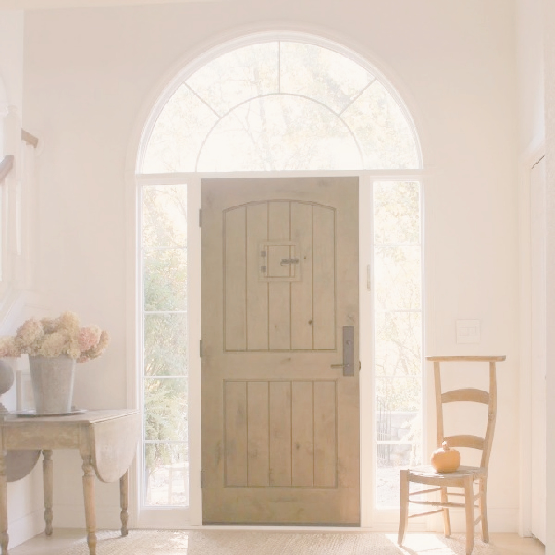 Gentle autumn colors at home where serene interiors and modern French sensibilities live - Hello Lovely. #gentleautumn #cozyautumn #serenedecor