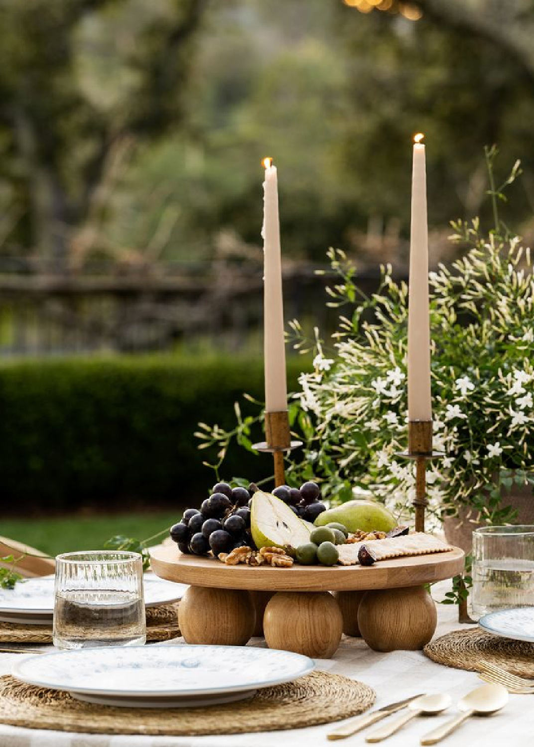 Lovely Fall table with Bronx Oak pedestal by McGee and Co. #falltablescape #falldecor