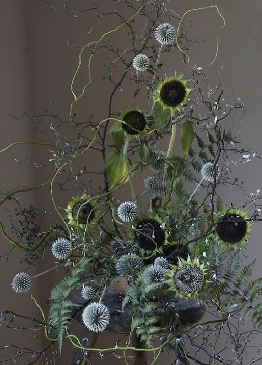 Moody lovely fall floral centerpiece - hard_floral. #fallflorals #fallcenterpiece