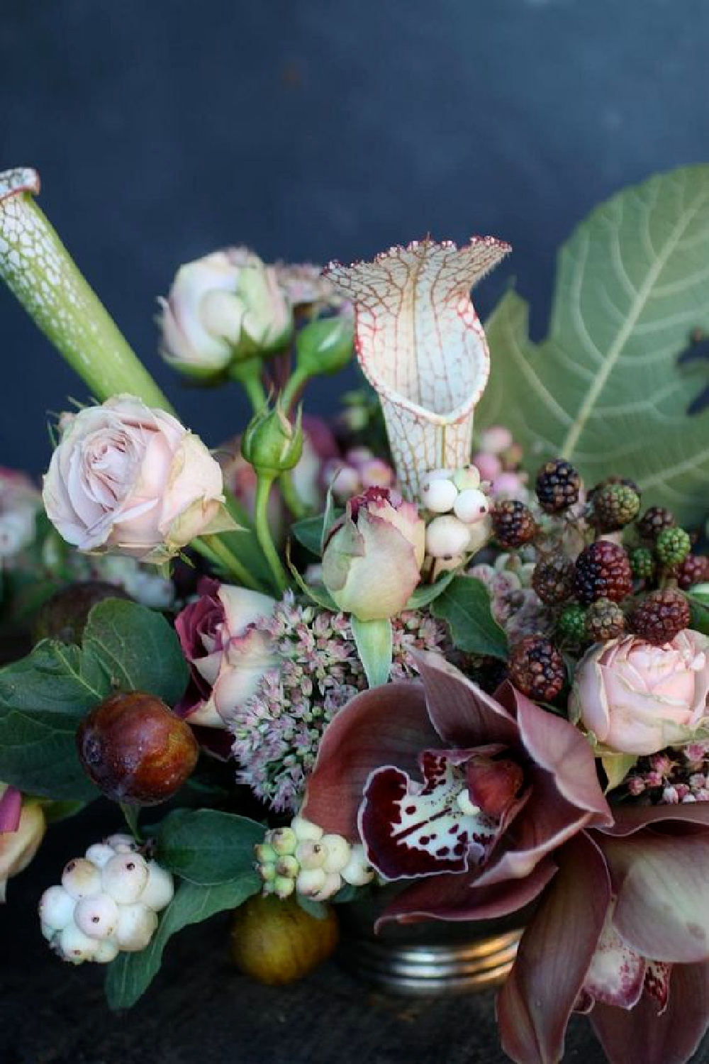 Lovely autumn floral centerpiece by Sarah Ryhanen (Flickr). #fallflorals #fallflowers #falldecor