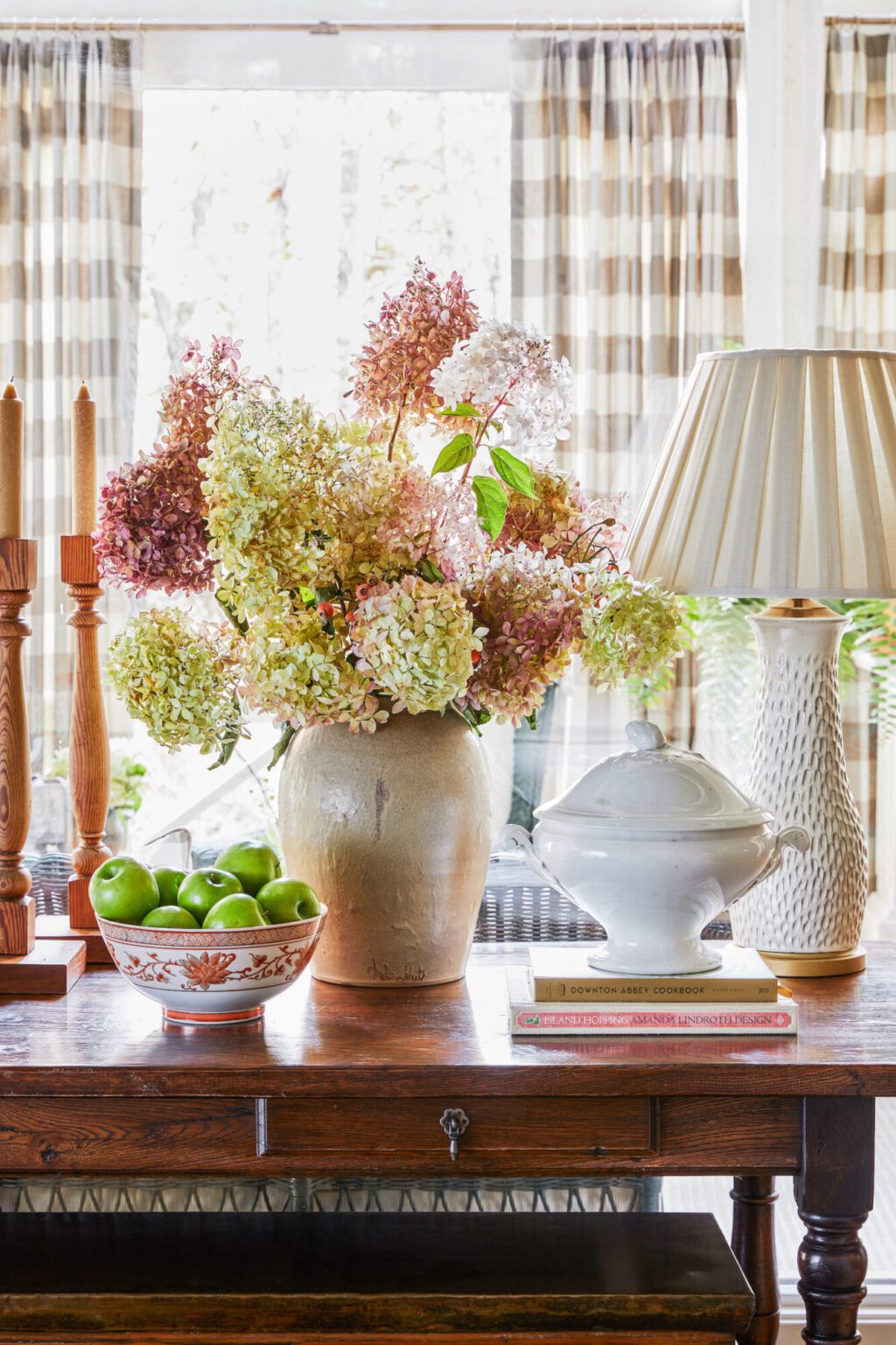 Festive fall decor from James Farmer and his book CELEBRATING HOME (Gibbs Smith, 2022). #fallflorals #jamesfarmer #southernfall