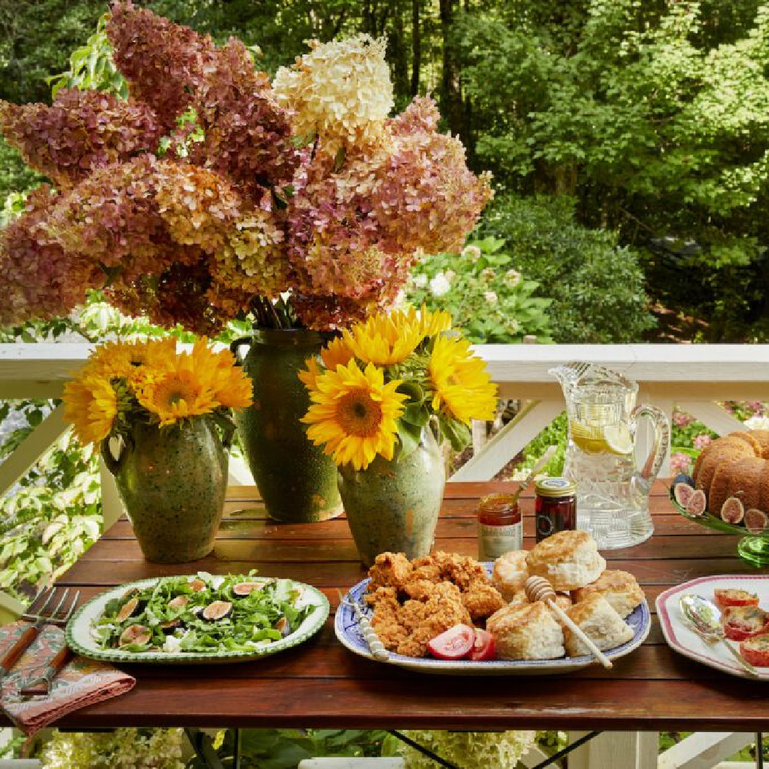 Festive fall decor from James Farmer and his book CELEBRATING HOME (Gibbs Smith, 2022). #fallflorals #jamesfarmer #southernfall