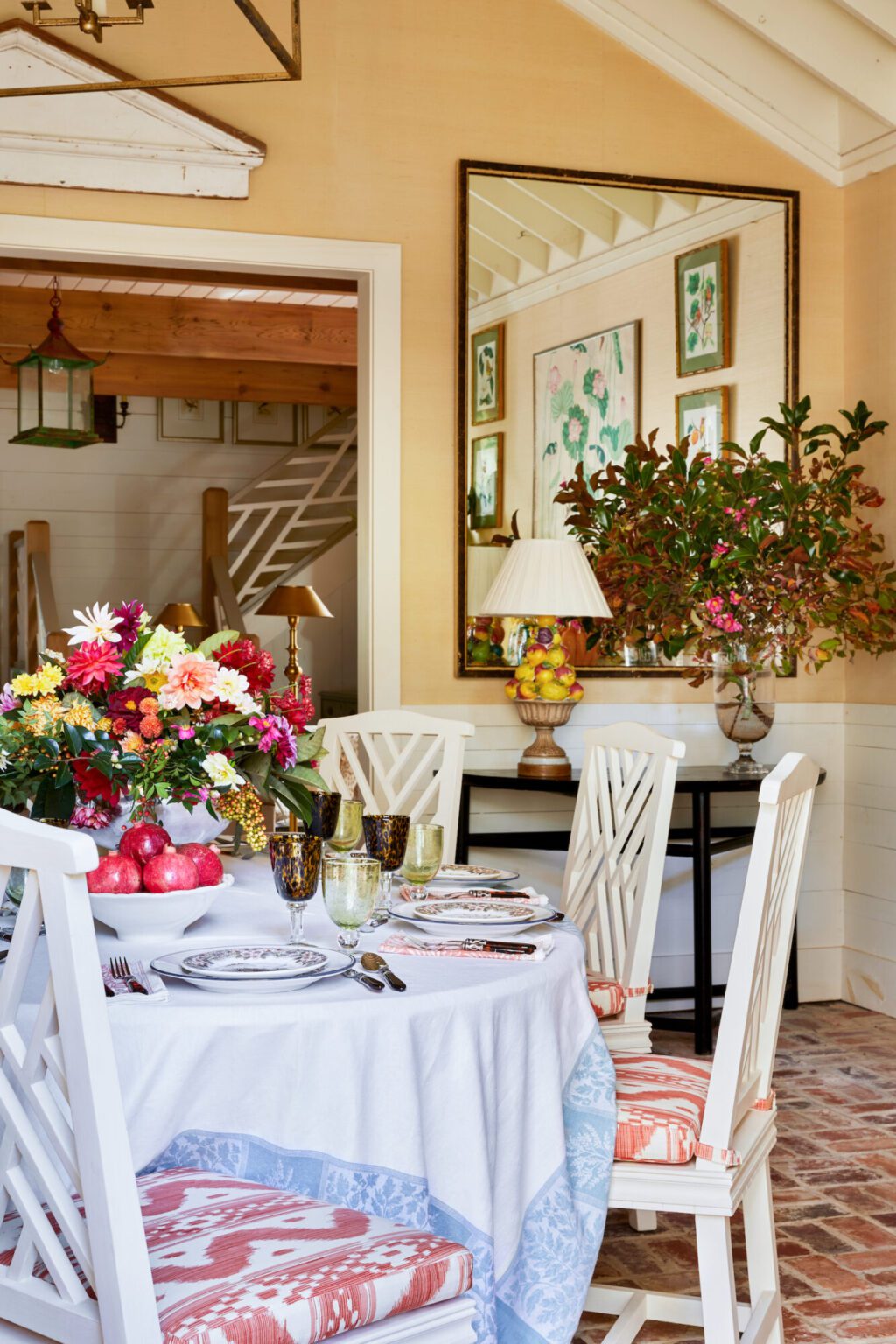 Festive fall decor from James Farmer and his book CELEBRATING HOME (Gibbs Smith, 2022). #fallflorals #jamesfarmer #southernfall