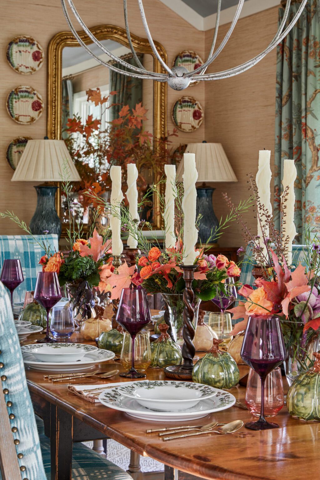 Festive fall decor from James Farmer and his book CELEBRATING HOME (Gibbs Smith, 2022). #fallflorals #jamesfarmer #southernfall